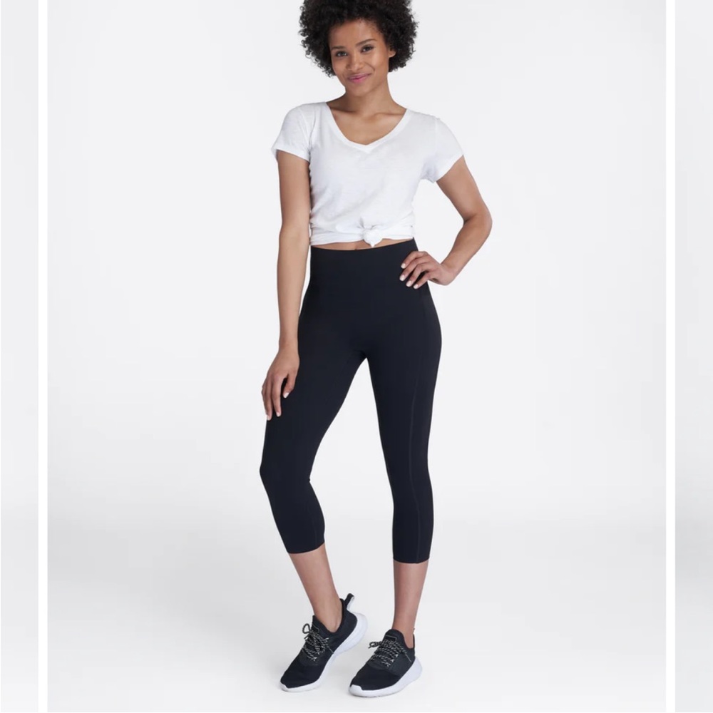 Spanx Cropped Icon Legging in Black Size 1X. NWT & Never Worn. Retails for $98.